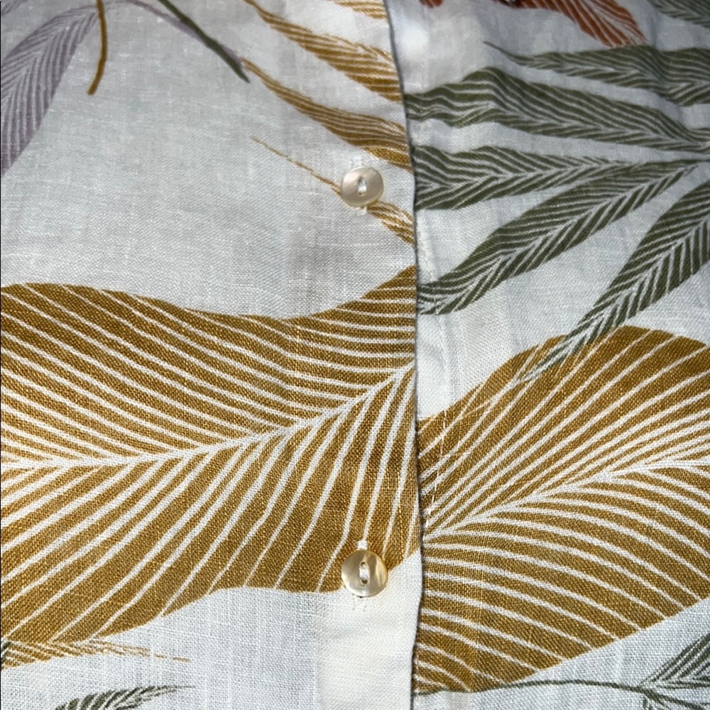 Tahari Women’s 
Fern Print Linen Short Sleeve
Button-Up Top sizeXL.       ordrA3 - Picture 7 of 8